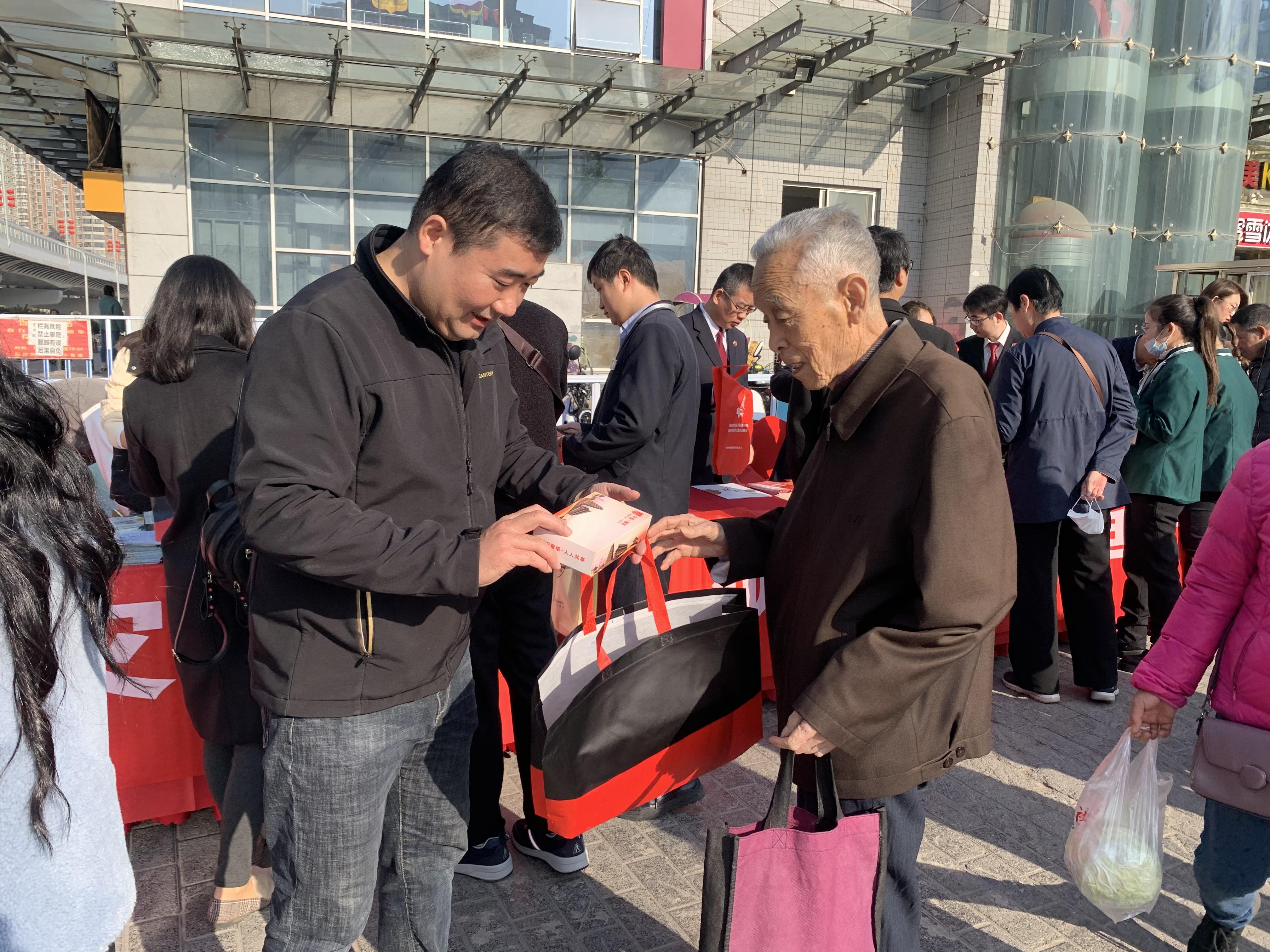 平安最新标语，探索小巷独特风味，感受平安温暖怀抱